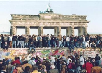 Muro_Berlino_GenteR375