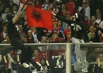 Tifosi_Serbia_Bandiera_AlbaniaR400
