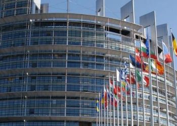 Unione_Europea-bandiere_R439