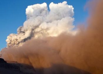 Vulcano_EyjafjallajokullR375