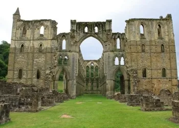 rievaulx_abbazia_chiesa_medioevo_cultura_phixr