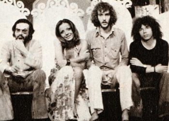 Antonello_Venditti_Simona_Izzo_Francesco_De_Gregori_e_Riccardo_Cocciante_durante_le_prove_di_Racconto_1973