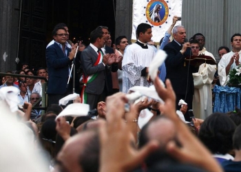 chiesa_processione_cattolici_fede_lapresse_2018
