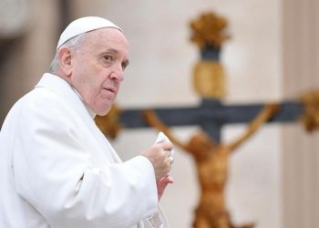 papa_francesco_crocifisso_lapresse2018