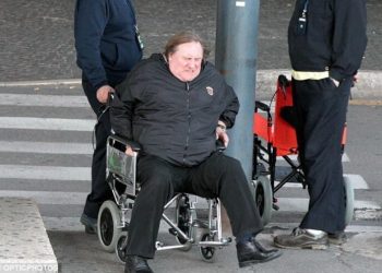 gerard_depardieu_sedia_a_rotelle_2018