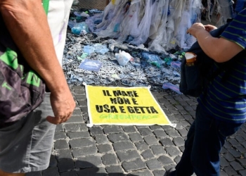 plastica_greenpeace_mare_lapresse_2018