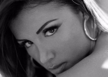 Ambra Vitiello al Maurizio Costanzo Show