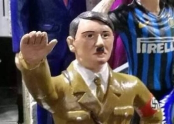 Napoli, Adolf Hitler tra i pastori del presepe