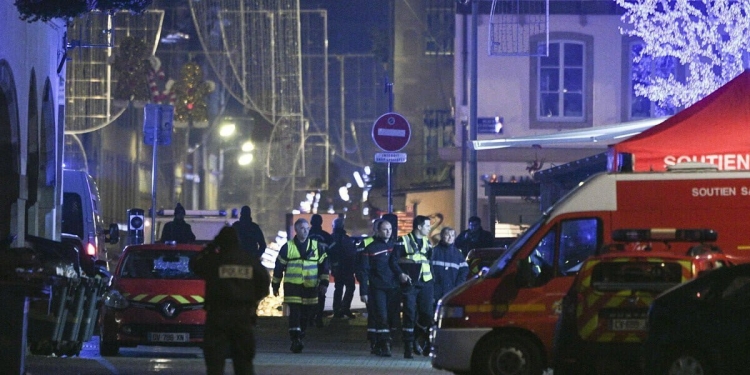 Strasburgo, killer in fuga dopo attentato