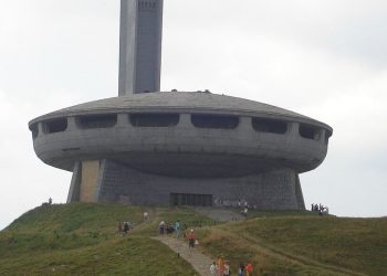 Il monumento di Buzludzha in Bulgaria (da Wikipedia)