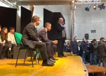 Di Maio tra gli studenti di Pomigliano