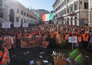 Gilet arancioni a Roma