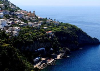 (140523) -- AMALFI, May 23, 2014 (Xinhua) --  Photo taken on May 21, 2014 shows the coast line of  Amalfi Coast, Italy. The Amalfi coast is an area of great physical beauty and natural diversity. It has been intensively settled by human communities since the early Middle Ages. There are a number of towns such as Amalfi and Ravello with architectural and artistic works of great significance. The UNESCO Committee inscribed the Amalfi coast as a world heritage site in 1997.(Xinhua/Xu Nizhi) (yc)