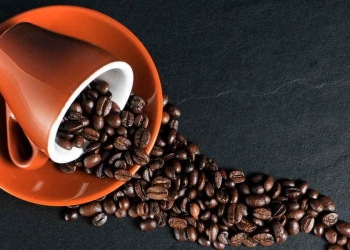 Caffè e tè bollente aumentano rischio tumore all'esofago