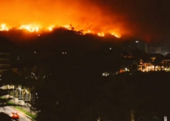 Incendio Cogoleto, foto da Twitter Giovanni Toti
