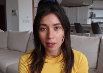 Rawvana, l'influencer crudista vegana beccata a mangiare pesce fritto (foto Youtube)