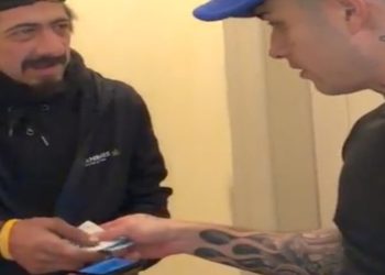 Tony Effe, mancia da 100 euro a rider