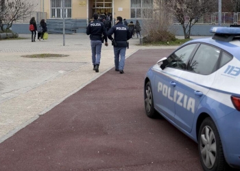Polizia a scuola