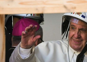 Papa Francesco a Camerino (LaPresse)