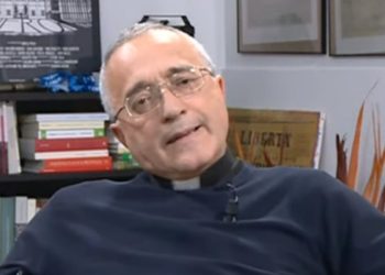 Don Pietro Cesena, parroco contro i rapper (foto YouTube)