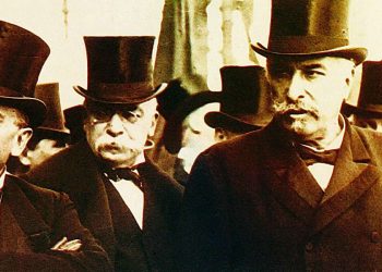 A destra, Giovanni Giolitti (1842-1928)