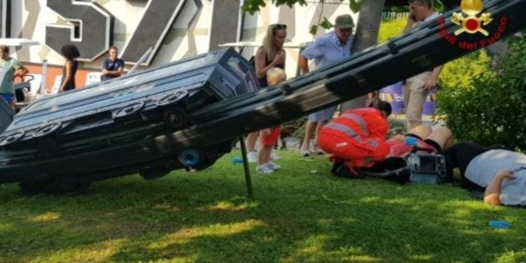 Verona: trenino si ribalta a Movieland