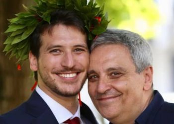 Maurizio De Giovanni e il figlio (foto da Facebook)