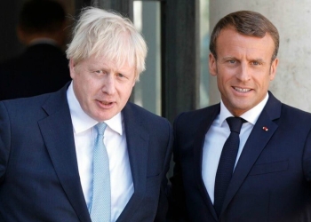 Il premier britannico Boris Johnson con il presidente francese Emmanuel Macron (LaPresse)