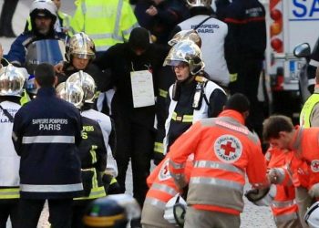 Polizia sul luogo dell'attentato, immagine repertorio (LaPresse)