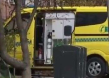 Oslo, ambulanza su folla