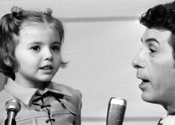 Cino Tortorella nei panni del Mago Zurlì