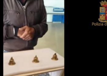 Gioco delle tre campanelle (foto Youtube)