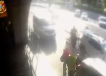 Fiumicino, tassista prende a pugni passeggero