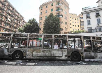 Bus atac in fiamme