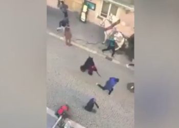 Vipiteno, Krampus frustano davvero gente in strada