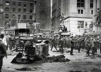 Il carro-bomba esploso a Wall Street in una foto dell'epoca (Foto dal web)