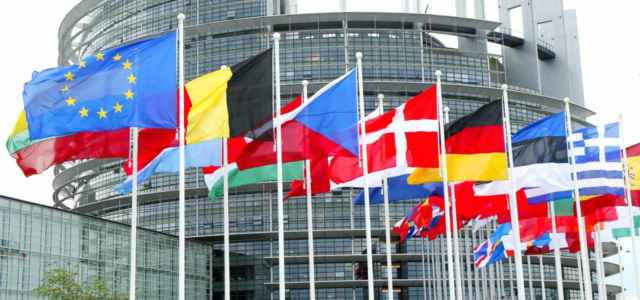 parlamento europa strasburgo sede bandiere lapresse 2020 640x300