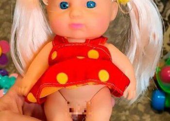La prima bambola con i genitali maschili