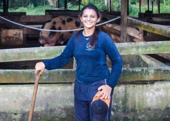 Una studentessa della scuola