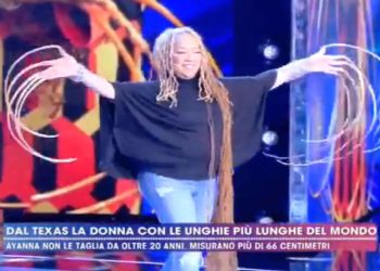 Ayanna Williams, la donna con le unghie più lunghe del mondo, Live