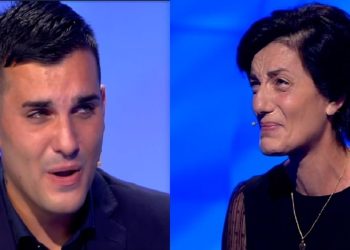 Andrea sorpresa alla mamma Marisa a C'è Posta per te