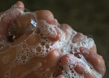 Lavarsi le mani (Pixabay)