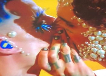 Achille Lauro bacia Boss Doms a "Sanremo"