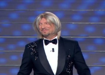 Amadeus diventa Maria De Filippi a Sanremo 2020