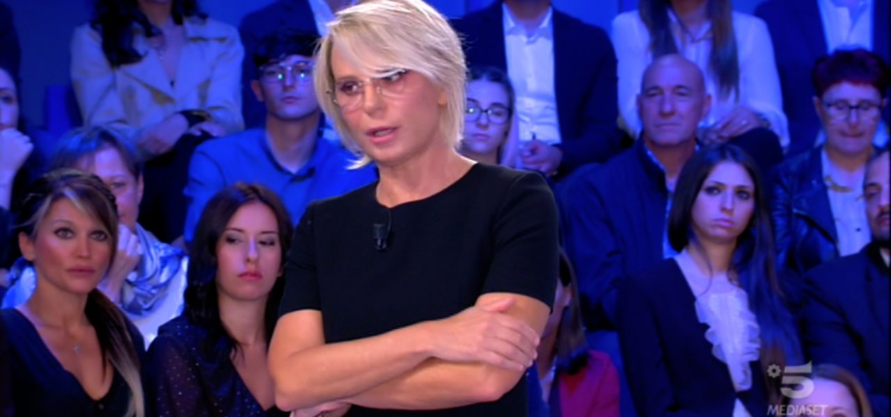 C'è posta per te, svelato il nome del primo big internazionale: colpaccio  di Maria De Filippi. E il nuovo postino è un ex di Uomini & Donne