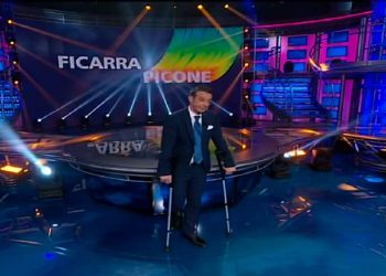 Ficarra con le stampelle a Striscia La Notizia