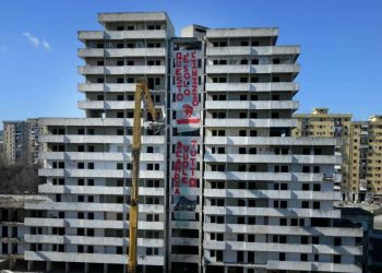 La demolizione della Vela Verde di Scampia (LaPresse)