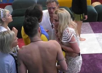 Rissa al Grande Fratello Vip tra Antonella Elia e Valeria Marini - Screenshot da video