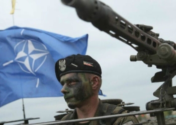 Un soldato della Nato (LaPresse)