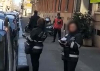 Coronavirus, multe a Milano per auto in sosta